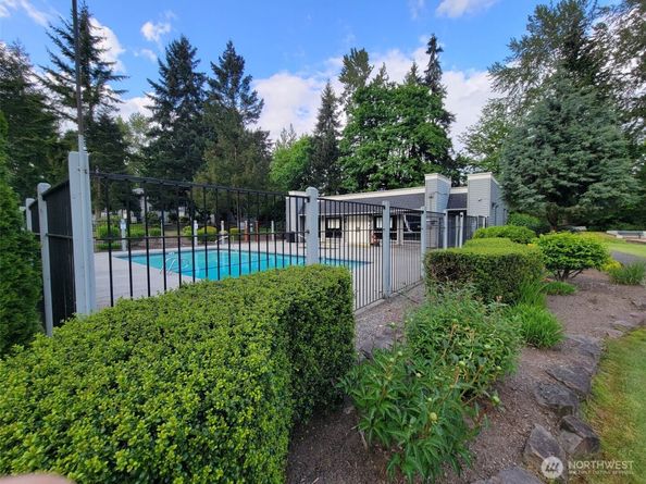 4641 W Lake Sammamish Parkway SE F305, Issaquah WA 98027