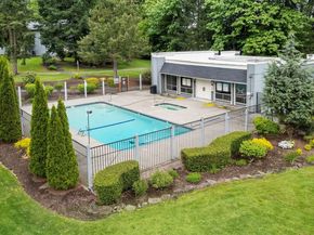 4641 W Lake Sammamish Parkway SE F305, Issaquah WA 98027