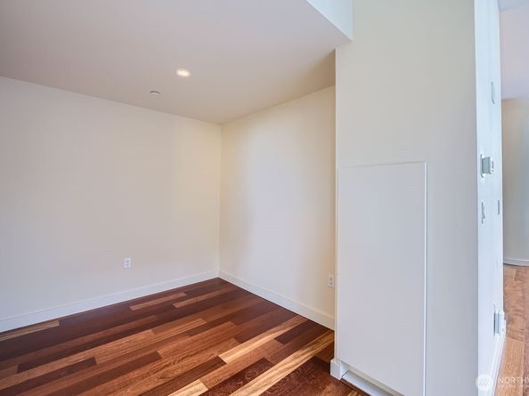 909 5th Avenue 701, Seattle WA 98104