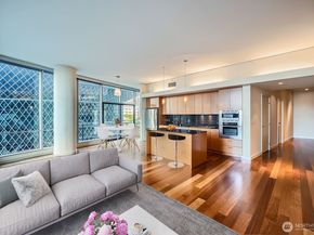 909 5th Avenue 701, Seattle WA 98104
