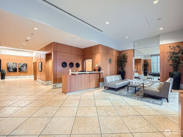 909 5th Avenue 701, Seattle WA 98104
