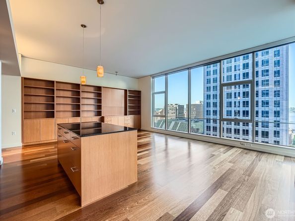 909 5th Avenue 701, Seattle WA 98104