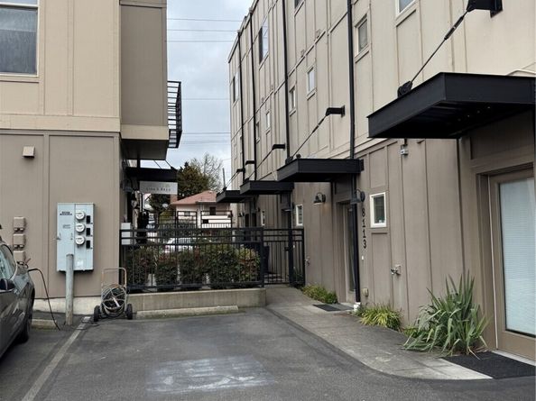 8119 Stone Avenue N, Seattle WA 98103