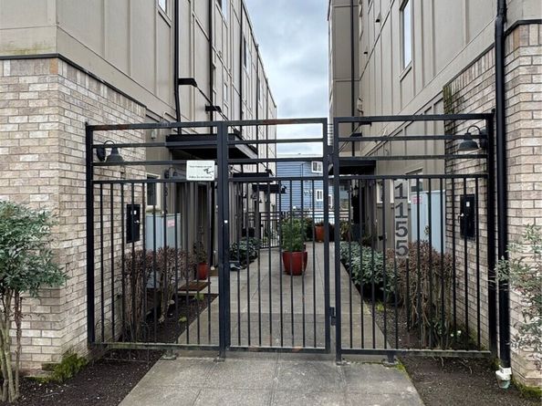 8119 Stone Avenue N, Seattle WA 98103