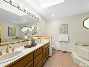 16909 NE 37th Place, Bellevue WA 98008