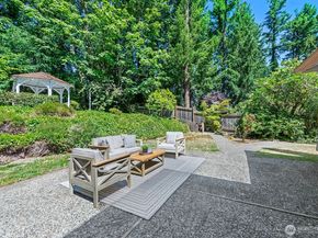 16909 NE 37th Place, Bellevue WA 98008