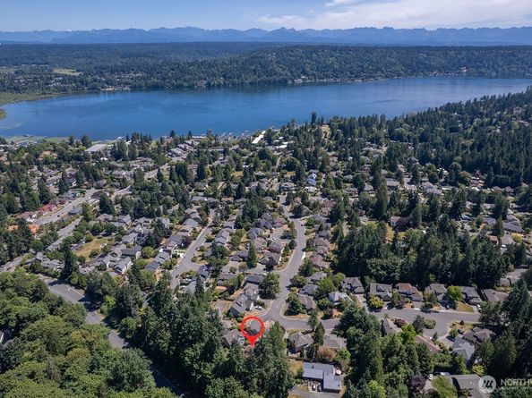 16909 NE 37th Place, Bellevue WA 98008