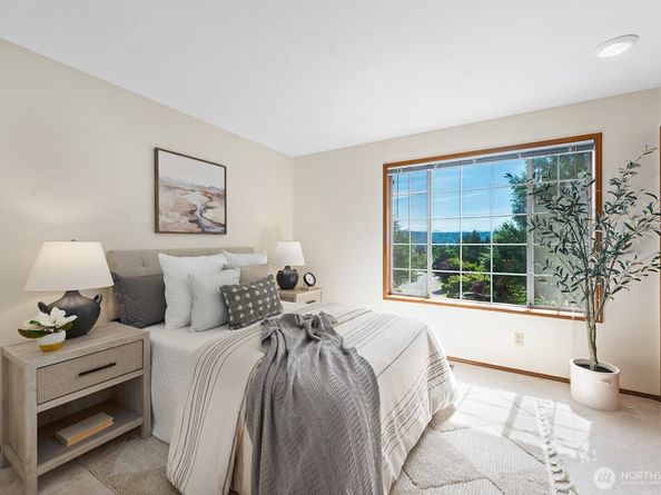 16909 NE 37th Place, Bellevue WA 98008