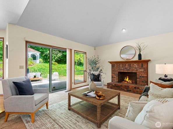 16909 NE 37th Place, Bellevue WA 98008
