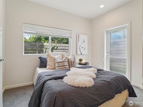 9032 14th Avenue NW D, Seattle WA 98117