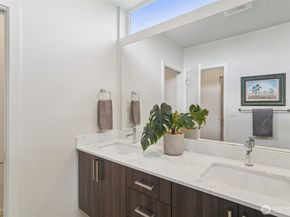 9032 14th Avenue NW D, Seattle WA 98117