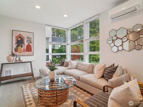 9032 14th Avenue NW D, Seattle WA 98117
