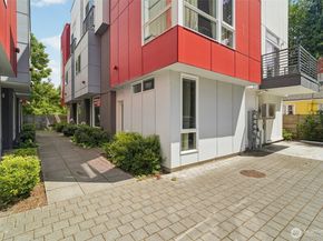 9032 14th Avenue NW D, Seattle WA 98117