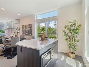 9032 14th Avenue NW D, Seattle WA 98117
