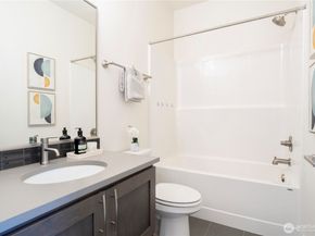 935 7th Avenue NE 17.3, Issaquah WA 98029