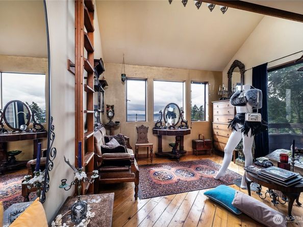 4722 53rd Avenue SW, Seattle WA 98116
