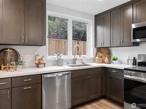 5984 26th Avenue SW C, Seattle WA 98106
