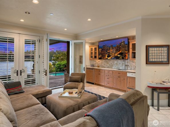 16 Enatai Drive, Bellevue WA 98004