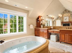 20424 NE 64th Place, Redmond WA 98053