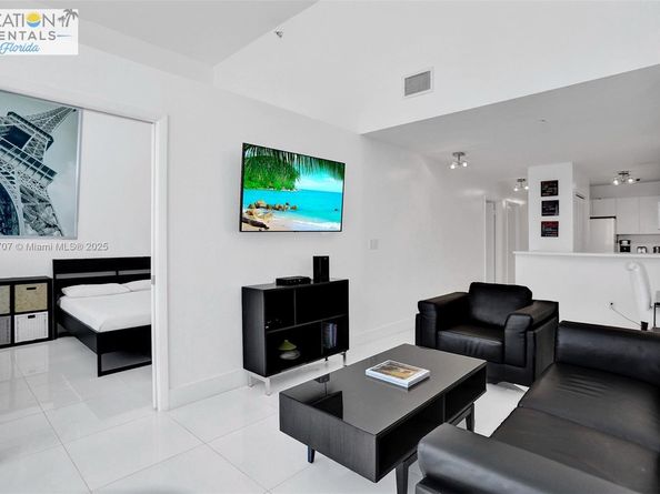 5445 Collins Ave BAY14, Miami Beach FL 33140