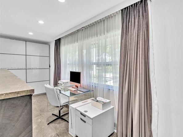 840 S Southlake Dr, Hollywood FL 33019