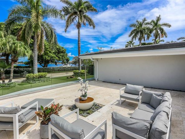 840 S Southlake Dr, Hollywood FL 33019