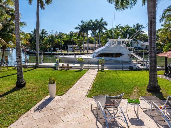 1070 Belle Meade Island Dr, Miami FL 33138