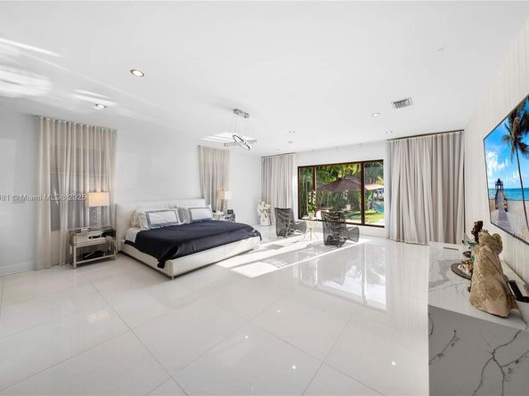 1070 Belle Meade Island Dr, Miami FL 33138