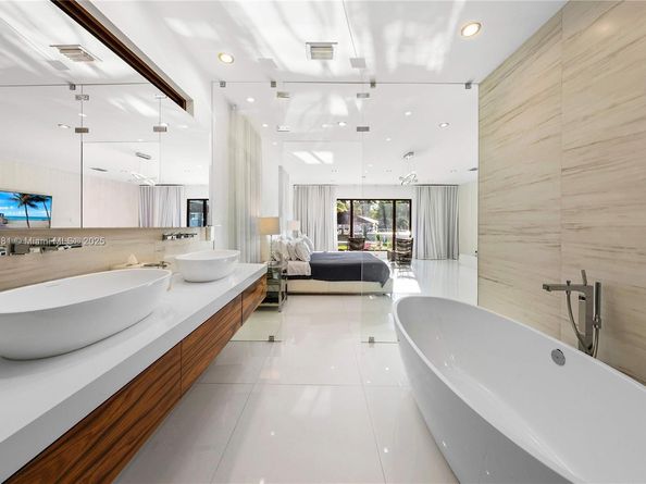 1070 Belle Meade Island Dr, Miami FL 33138