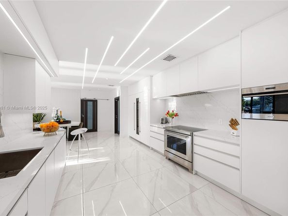 1070 Belle Meade Island Dr, Miami FL 33138
