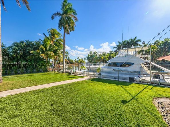 1070 Belle Meade Island Dr, Miami FL 33138