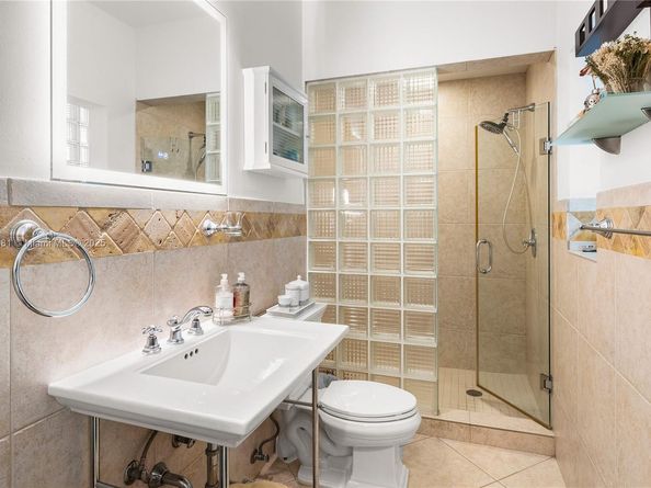 1070 Belle Meade Island Dr, Miami FL 33138
