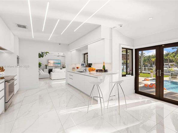 1070 Belle Meade Island Dr, Miami FL 33138