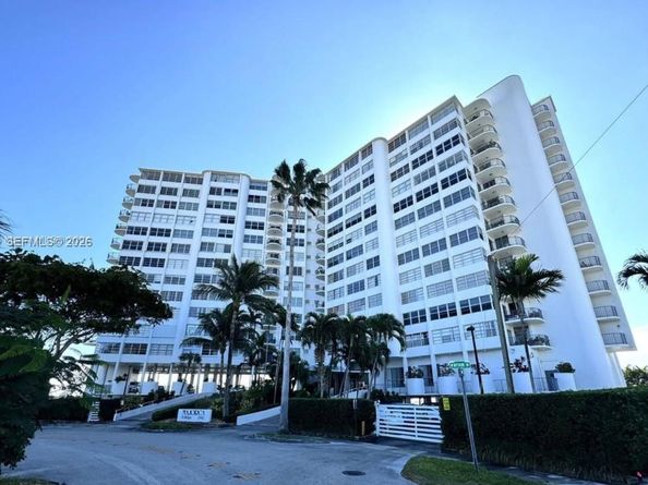 11930 N Bayshore Dr 406, North Miami FL 33181