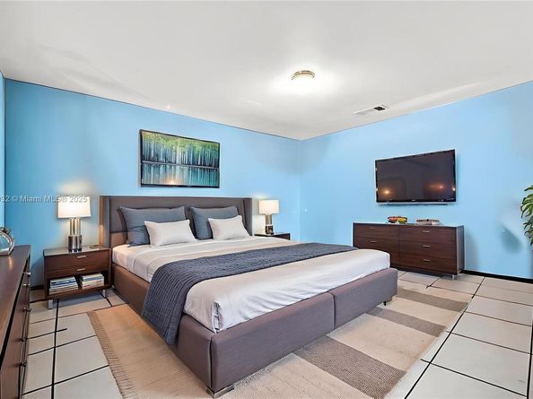 1024 N 24th, Hollywood FL 33020