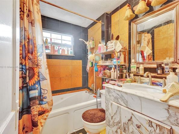 1024 N 24th, Hollywood FL 33020