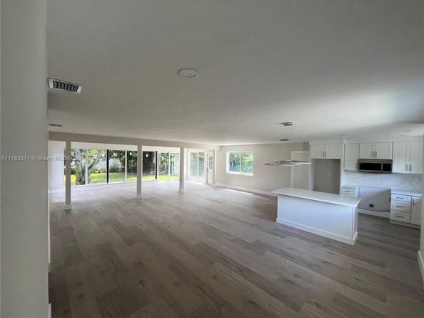 110 NE 132nd St, North Miami FL 33161