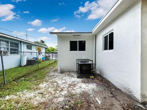 2951 NW 47th St, Miami FL 33142