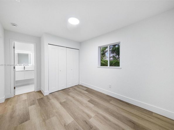 2951 NW 47th St, Miami FL 33142