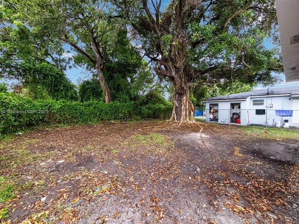 2951 NW 47th St, Miami FL 33142