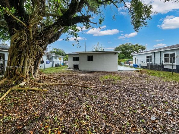 2951 NW 47th St, Miami FL 33142