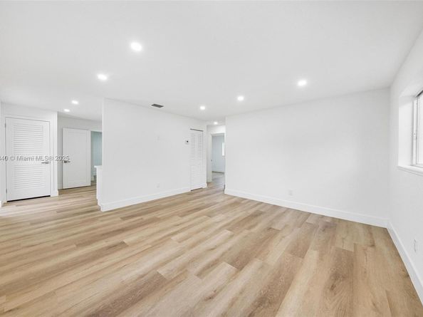 2951 NW 47th St, Miami FL 33142