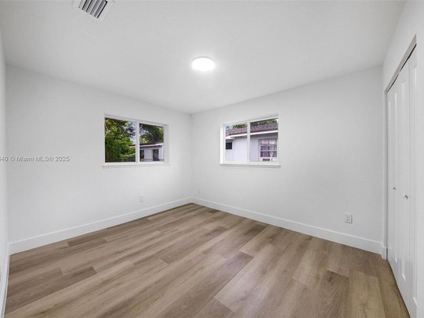 2951 NW 47th St, Miami FL 33142