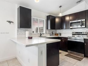 1008 W Jasmine Ln, North Lauderdale FL 33068