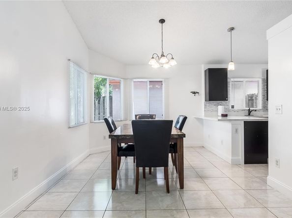 1008 W Jasmine Ln, North Lauderdale FL 33068