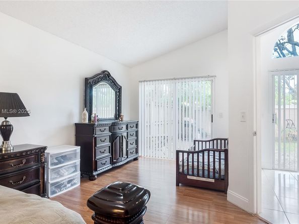 1008 W Jasmine Ln, North Lauderdale FL 33068