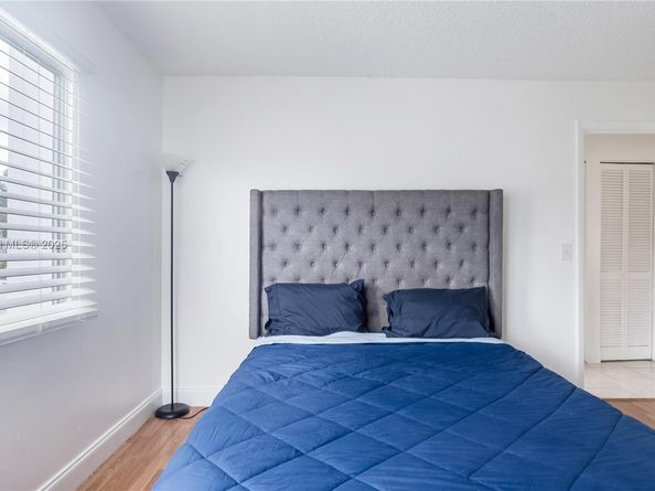 1008 W Jasmine Ln, North Lauderdale FL 33068