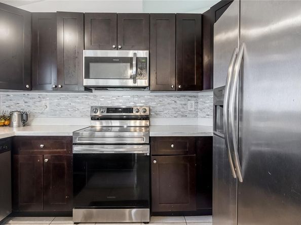 1008 W Jasmine Ln, North Lauderdale FL 33068