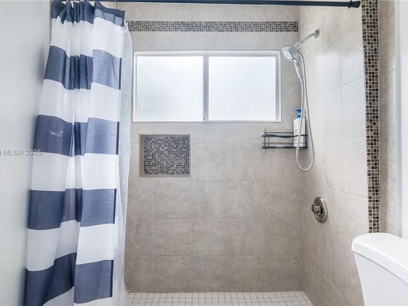 1008 W Jasmine Ln, North Lauderdale FL 33068