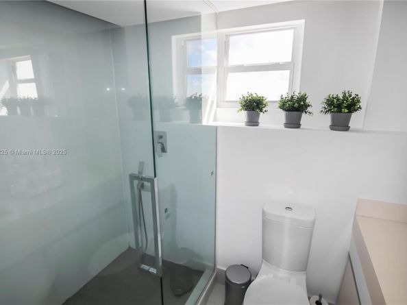 6039 Collins Ave 1402, Miami Beach FL 33140